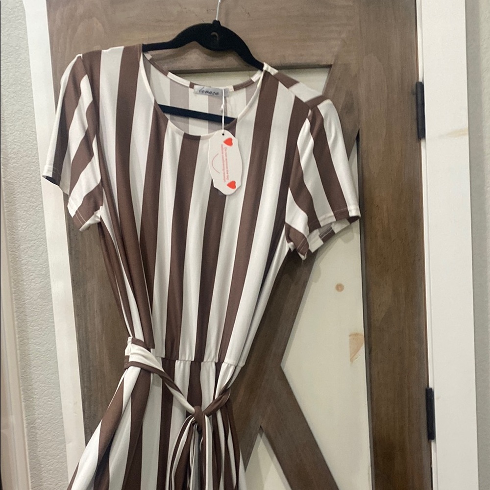 Black and White Sheath Midi Dress with Crew Neck